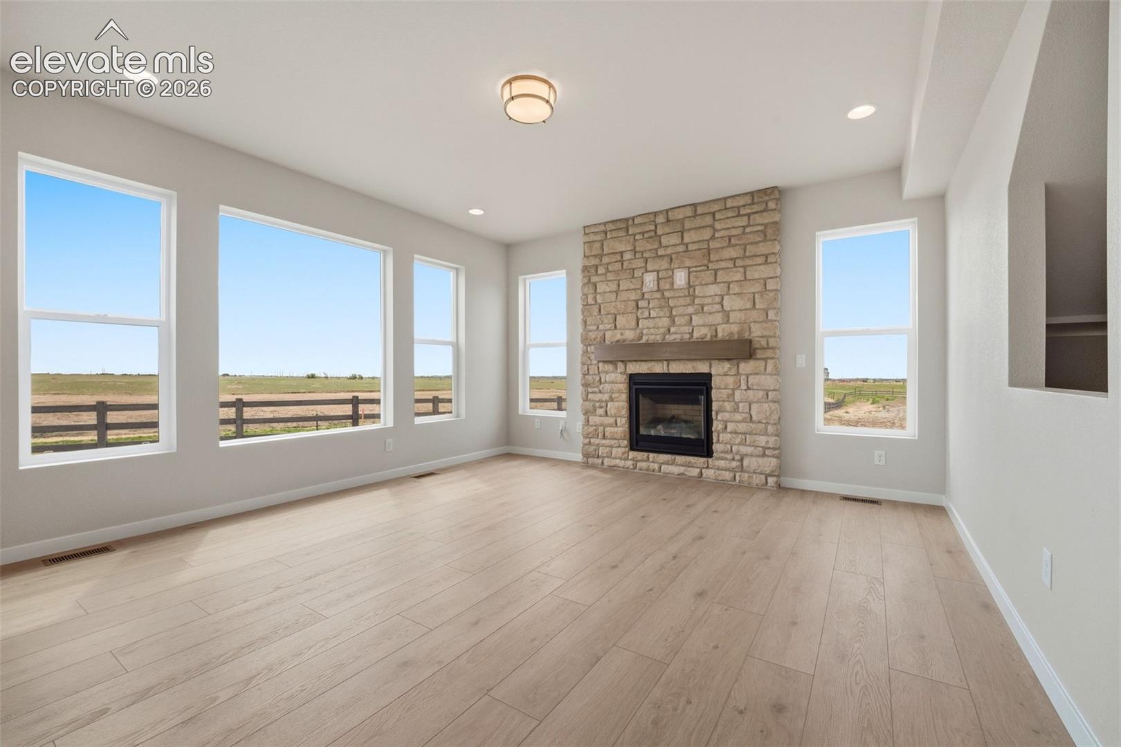 Listing photo 6 for 7979 Wilton Drive