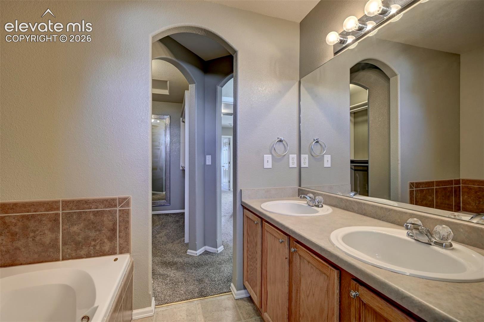 Listing photo 13 for 863 Red Thistle View