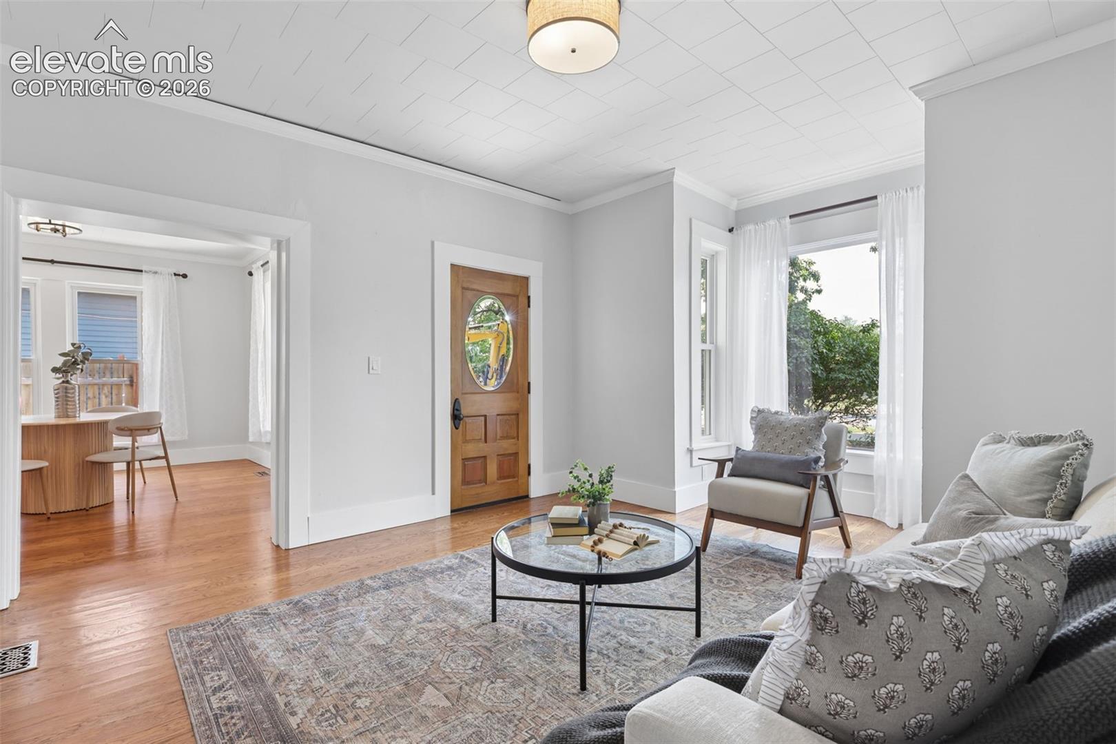 Listing photo 2 for 1812 W Pikes Peak Avenue