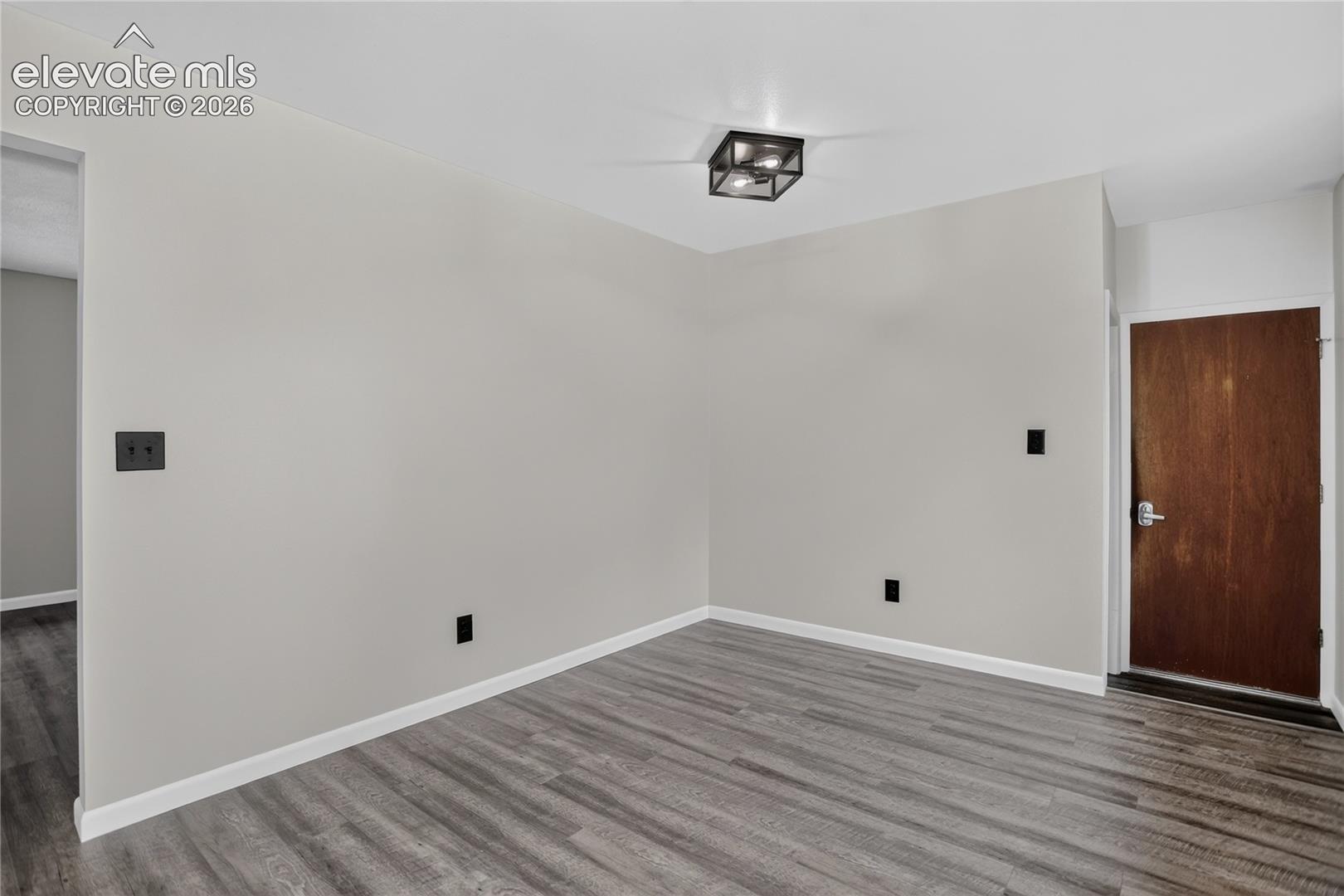 Listing photo 7 for 4619 Sprucewood Drive