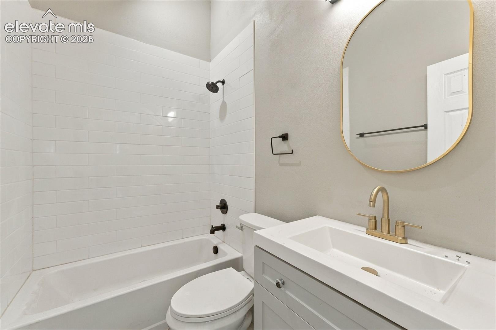 Listing photo 20 for 412 E St Vrain Street