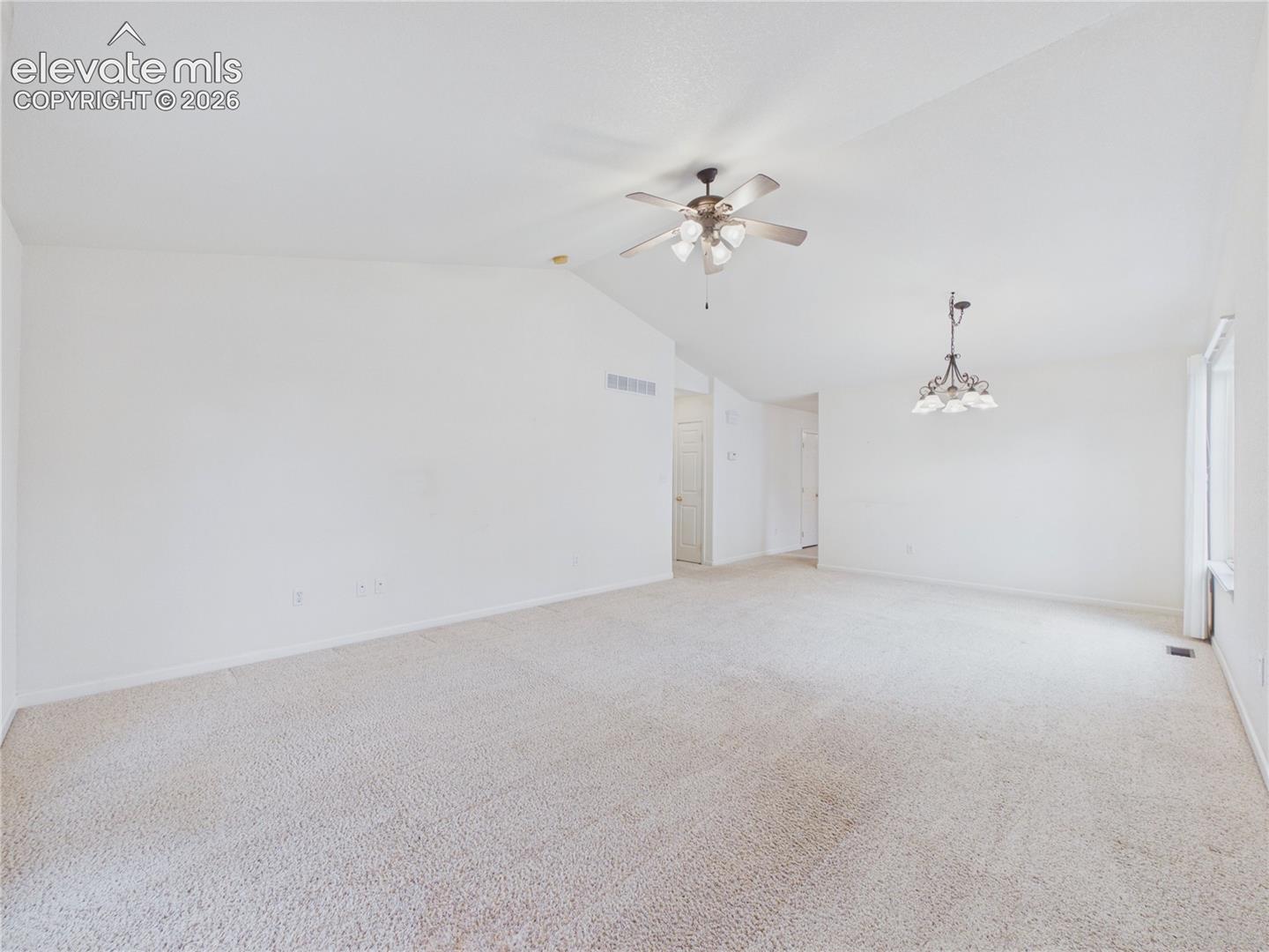 Listing photo 10 for 2025 Kingsroyal Boulevard F