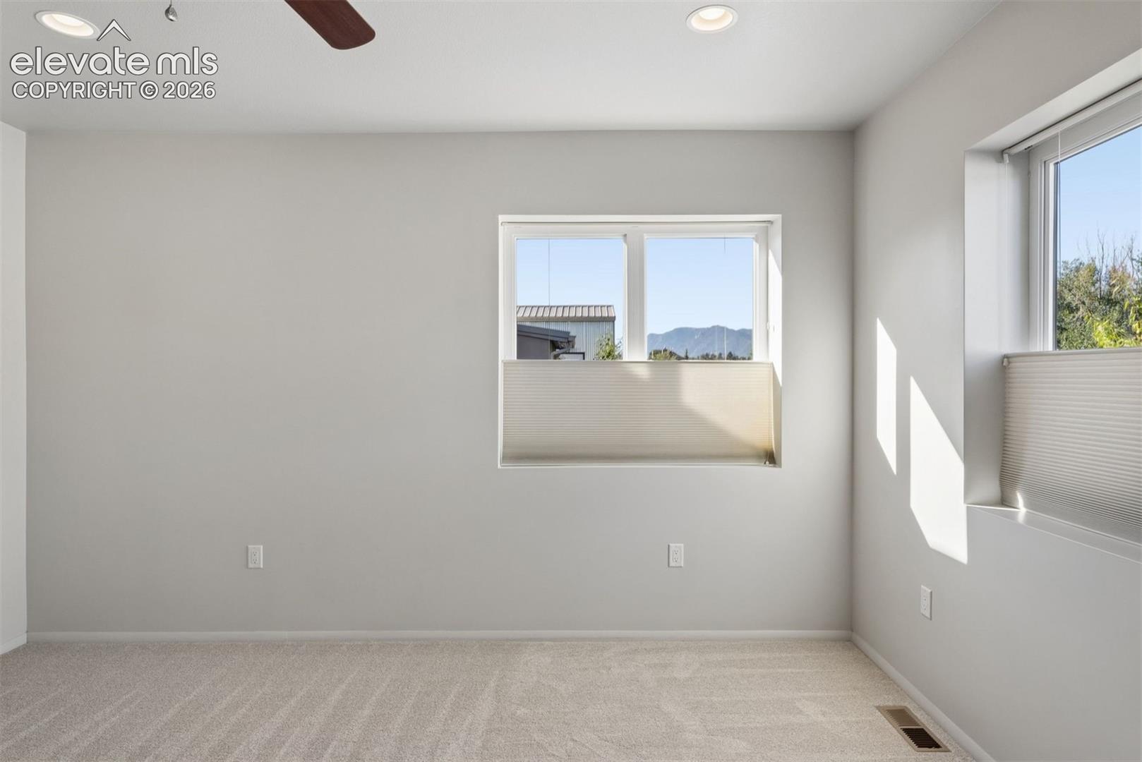 Listing photo 32 for 815 W Jefferson Street