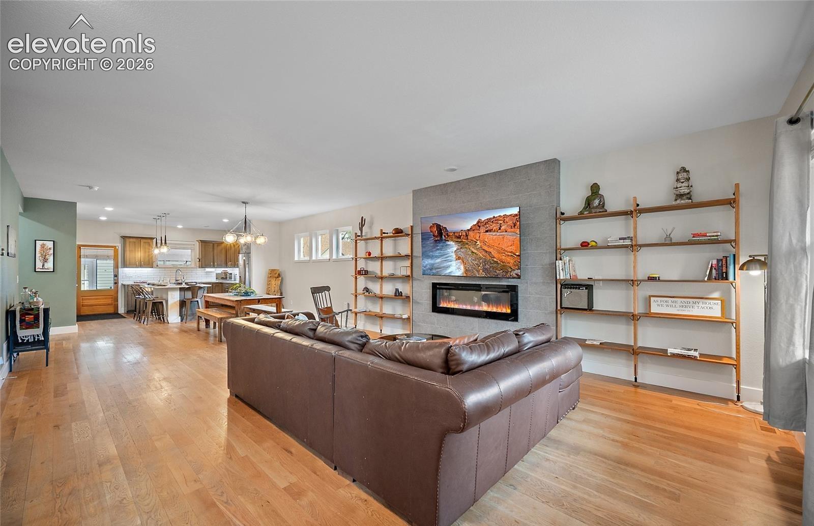 Listing photo 5 for 1007 E Boulder Street