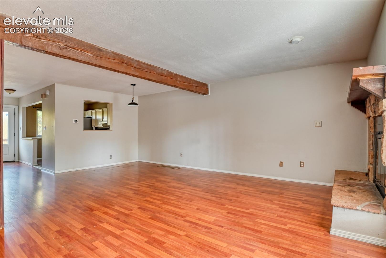 Listing photo 18 for 590 Manor Court B