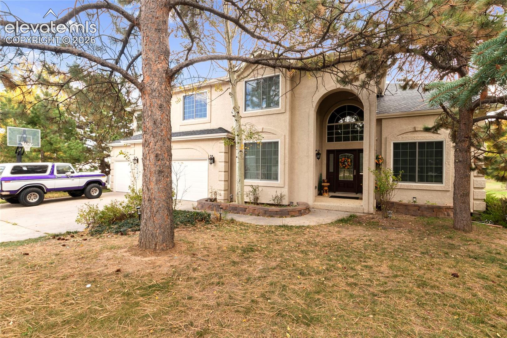 Listing photo 2 for 19905 Riverglen Lane