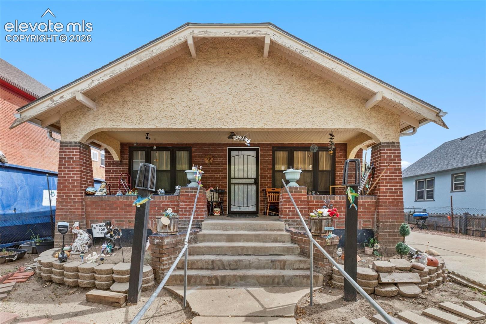 Listing photo 3 for 1128 E Routt Avenue
