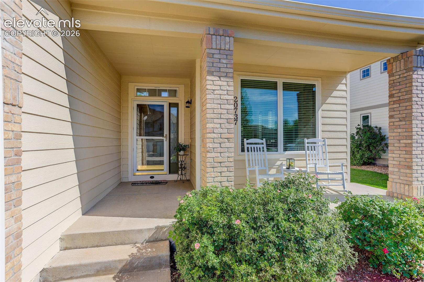 Listing photo 2 for 20737 E Fair Lane