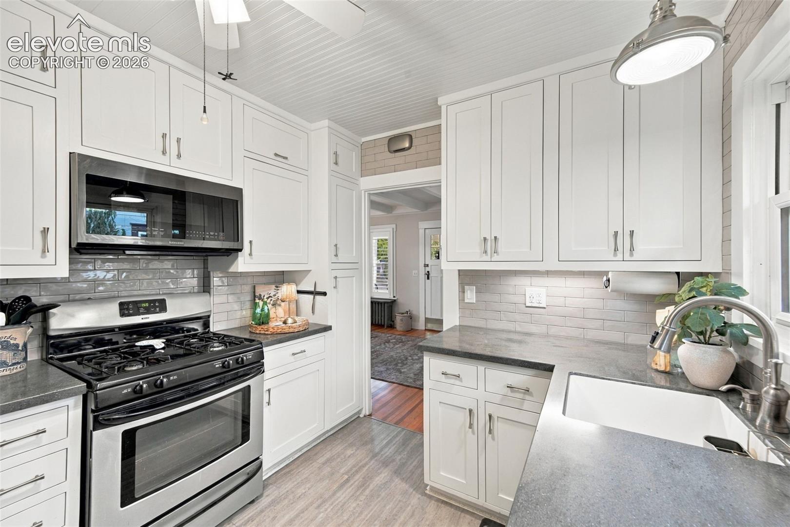 Listing photo 6 for 619 N Cedar Street
