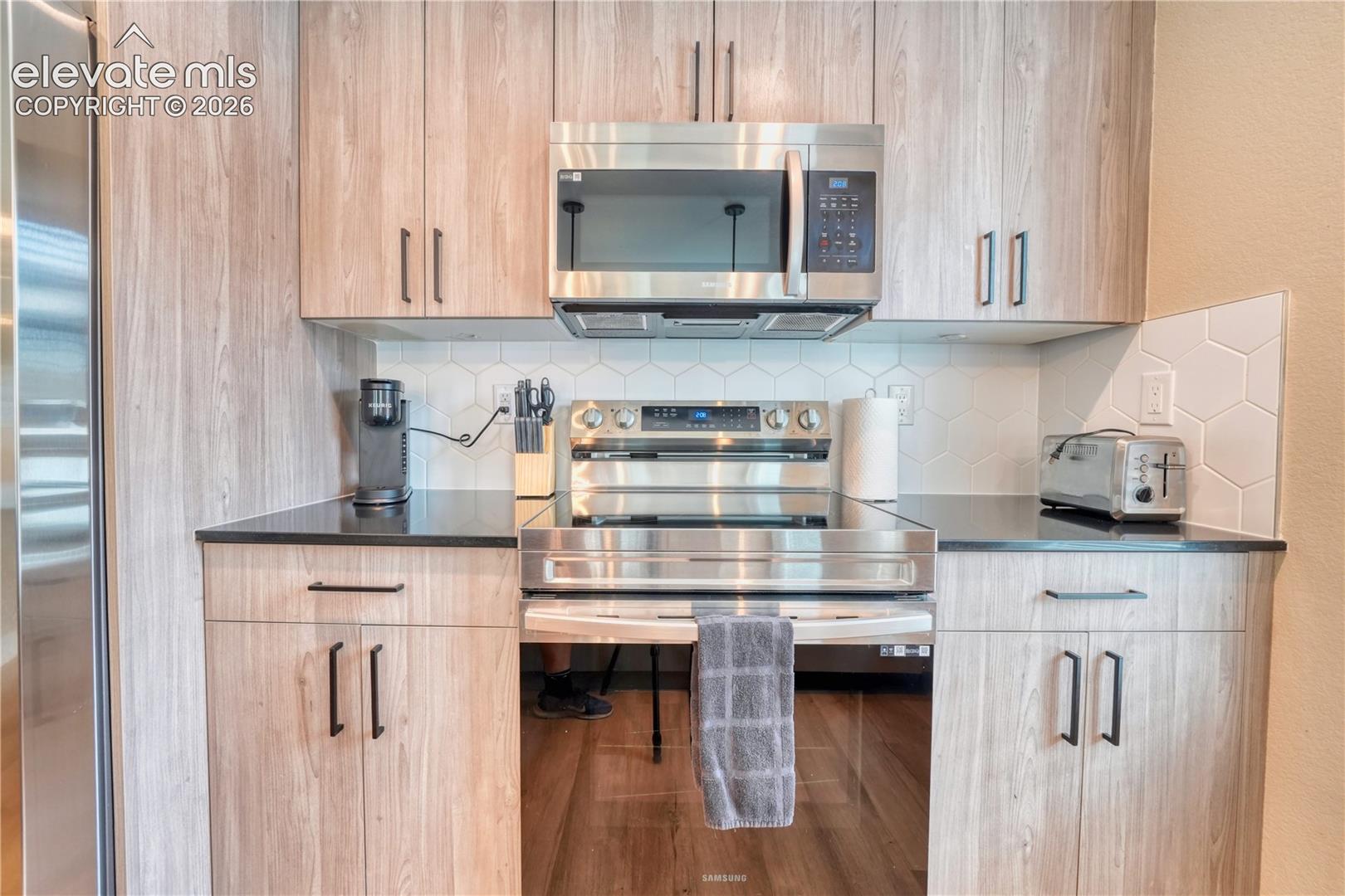 Listing photo 13 for 829 Kalamath Street