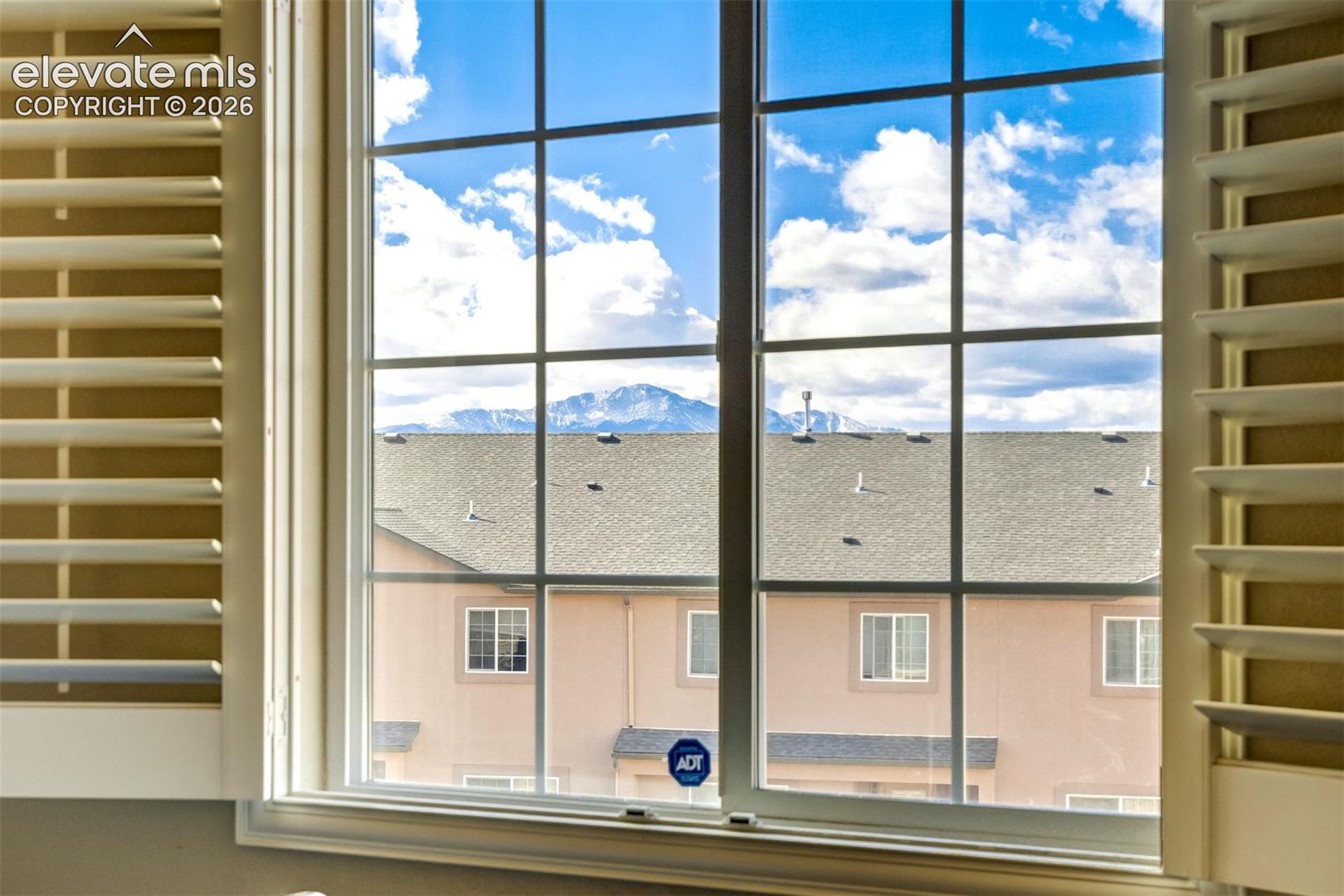 Listing photo 7 for 4766 Kerry Lynn View