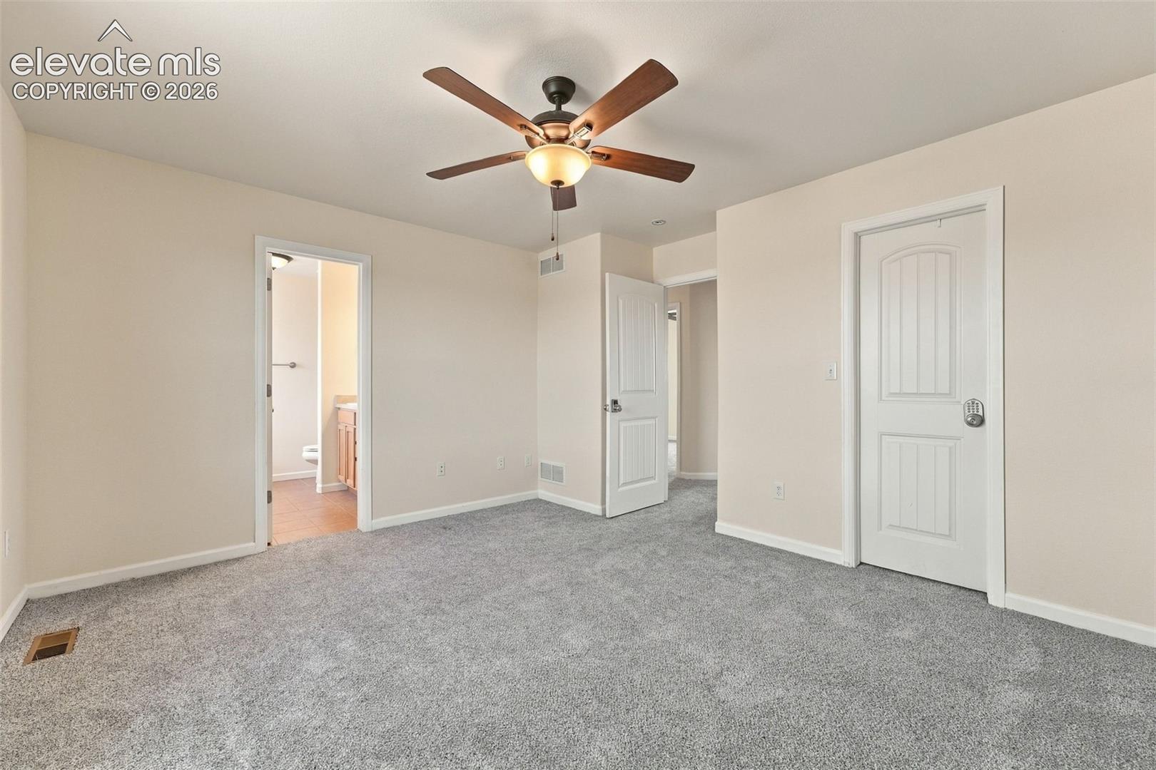 Listing photo 13 for 1385 N Challenger Drive