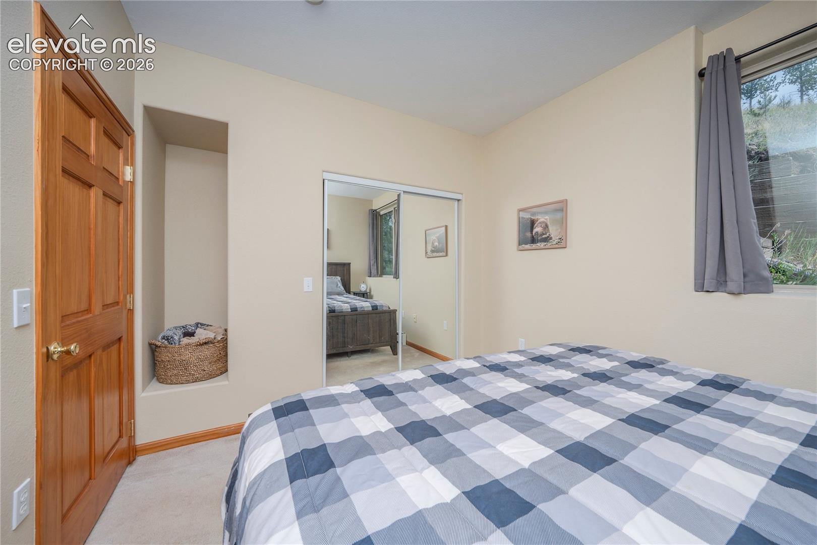Listing photo 12 for 15970 Willow Way