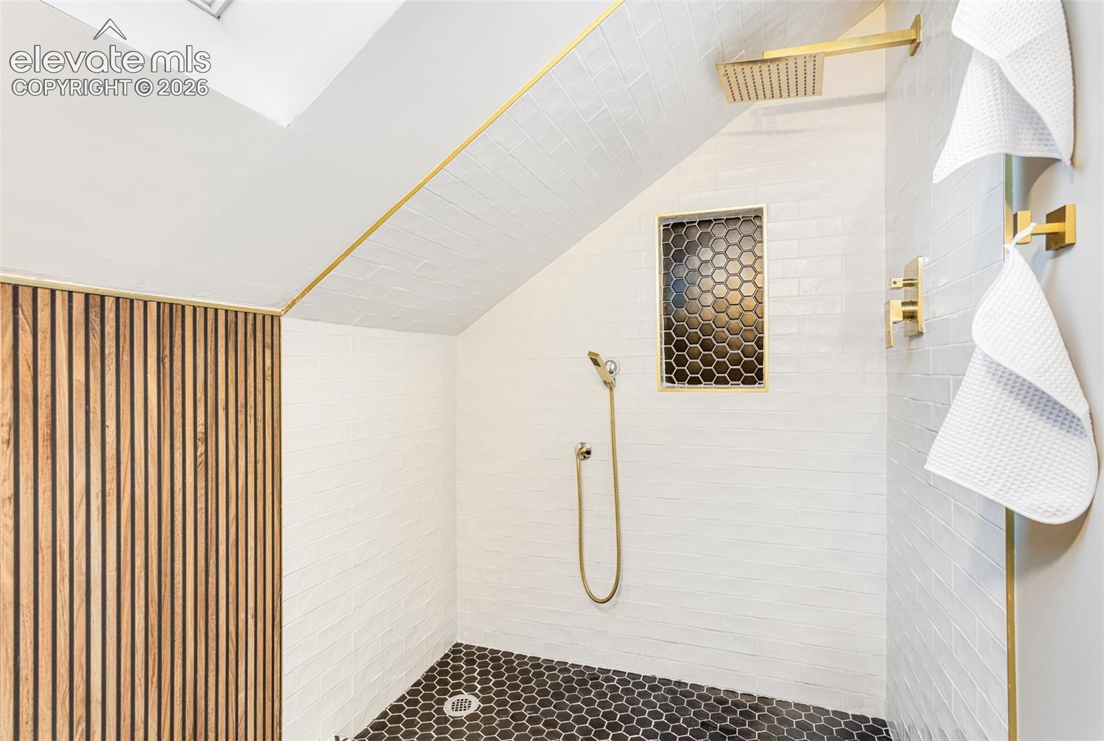 Listing photo 23 for 7801 Valley View Street