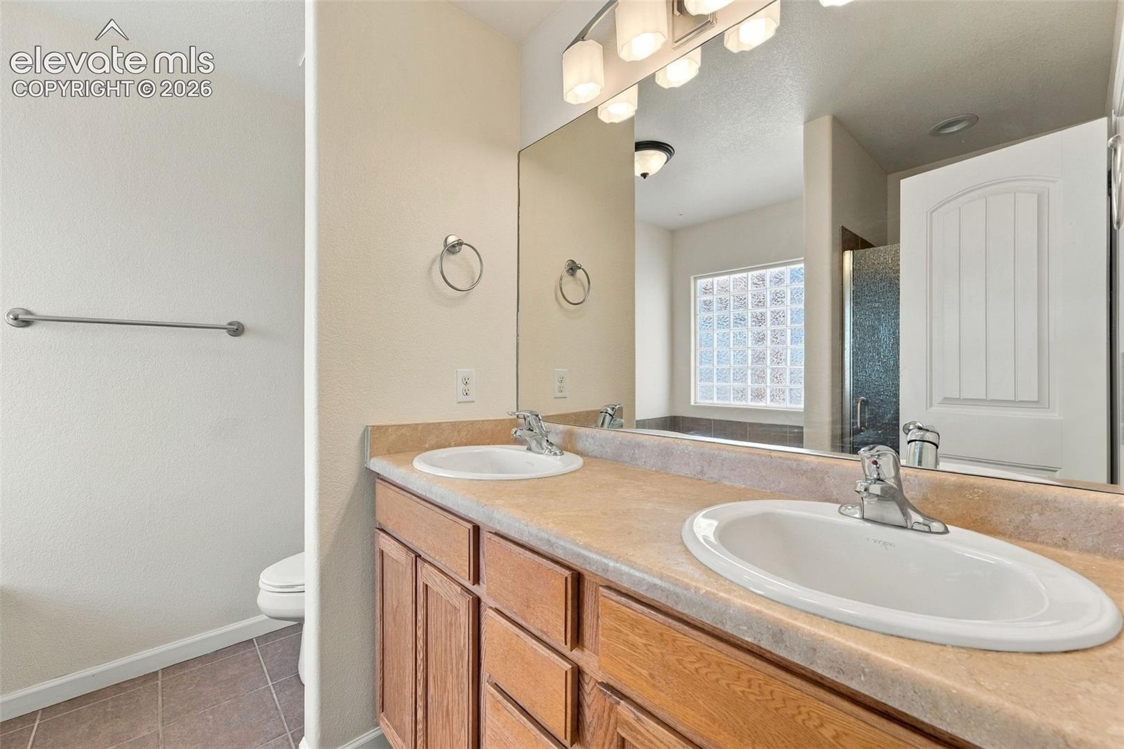 Listing photo 15 for 1385 N Challenger Drive