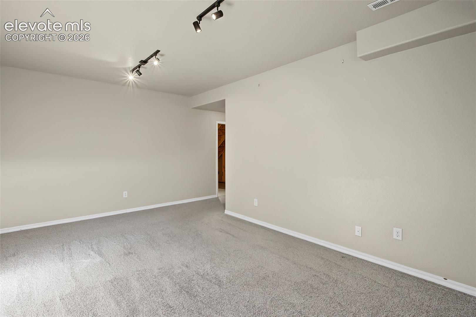 Listing photo 27 for 15621 Lake Mist Drive