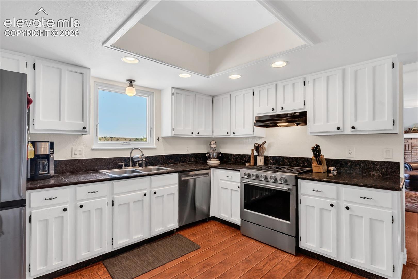 Listing photo 11 for 1004 Ridgeview Place