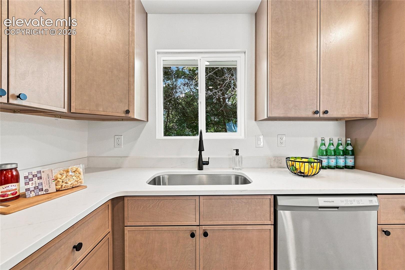 Listing photo 12 for 934 Bowser Drive