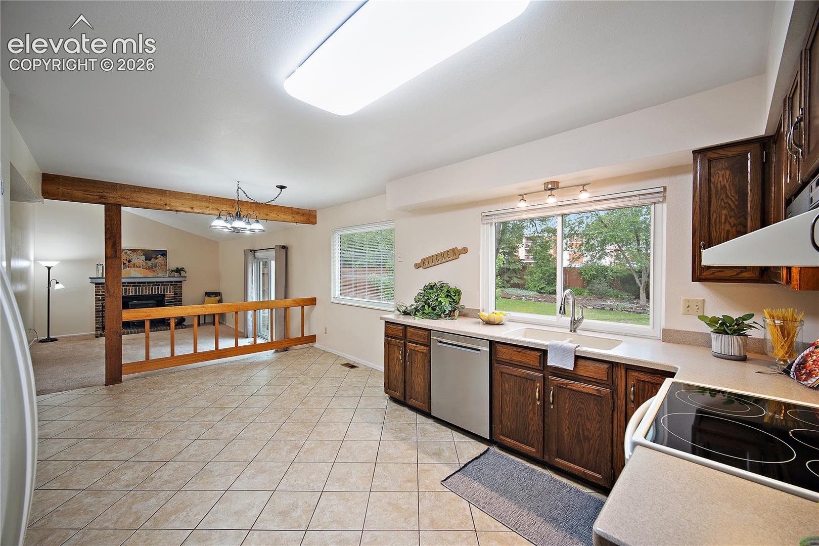 Listing photo 9 for 2998 Westcliff Circle