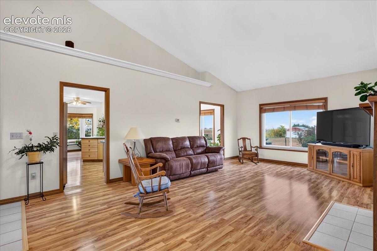 Listing photo 4 for 55739 E Apache Place