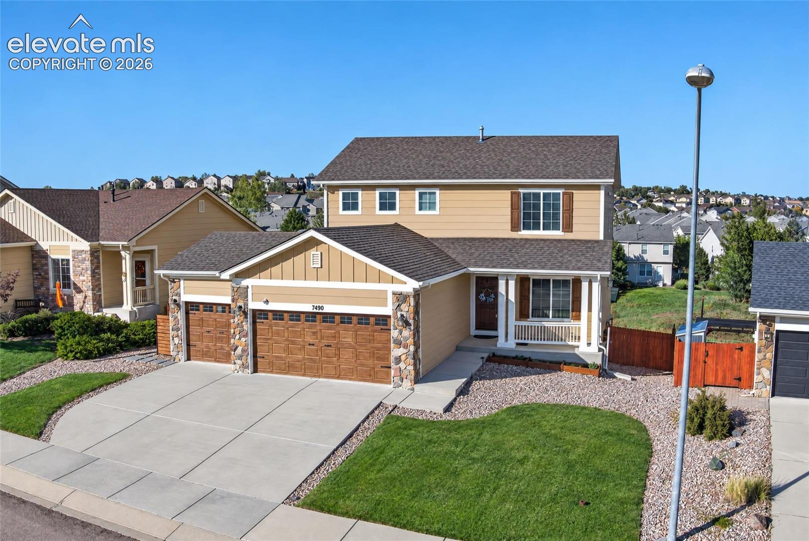 Listing photo 41 for 7490 Creekfront Drive
