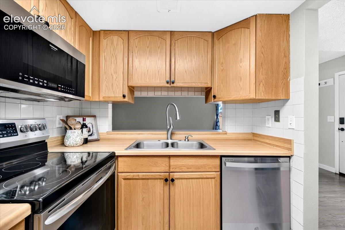 Listing photo 18 for 10001 E Evans Avenue 79B