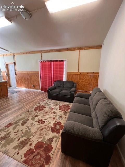 Listing photo 25 for 217 W Masonic Avenue