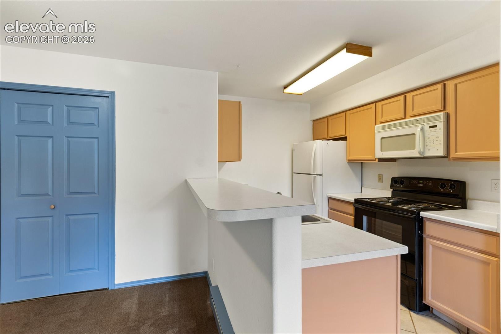 Listing photo 6 for 120 WHALEN Avenue 25 BLDG 1