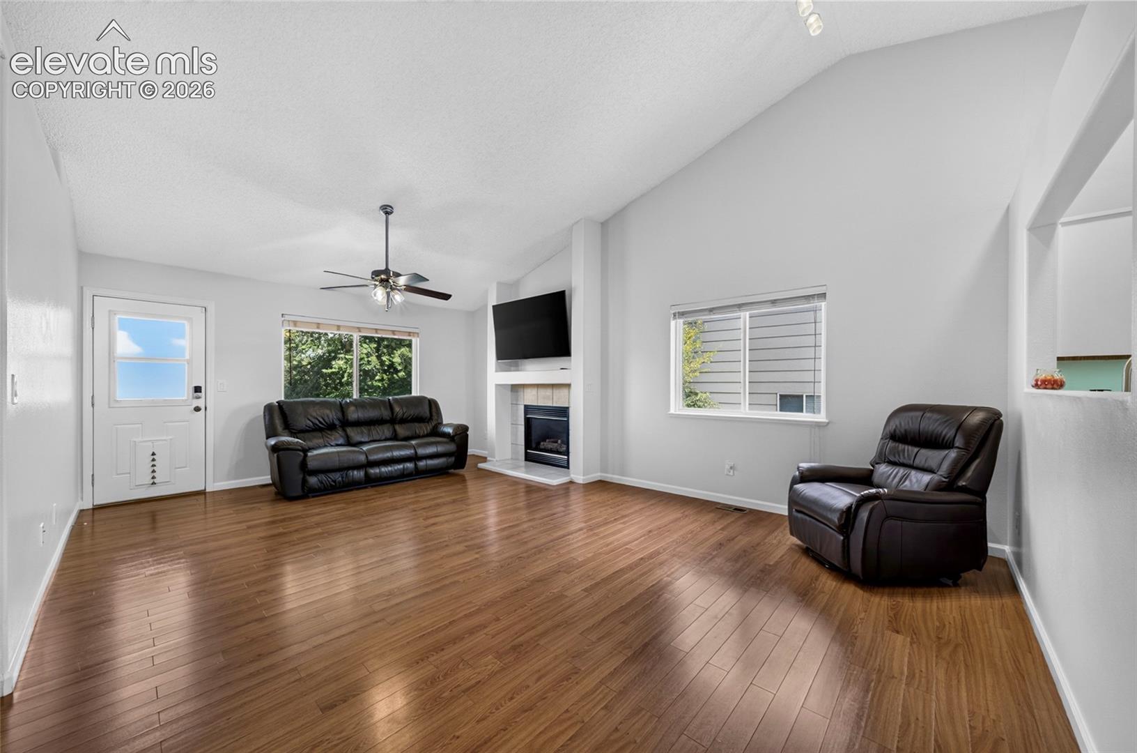 Listing photo 9 for 924 White Stone Way