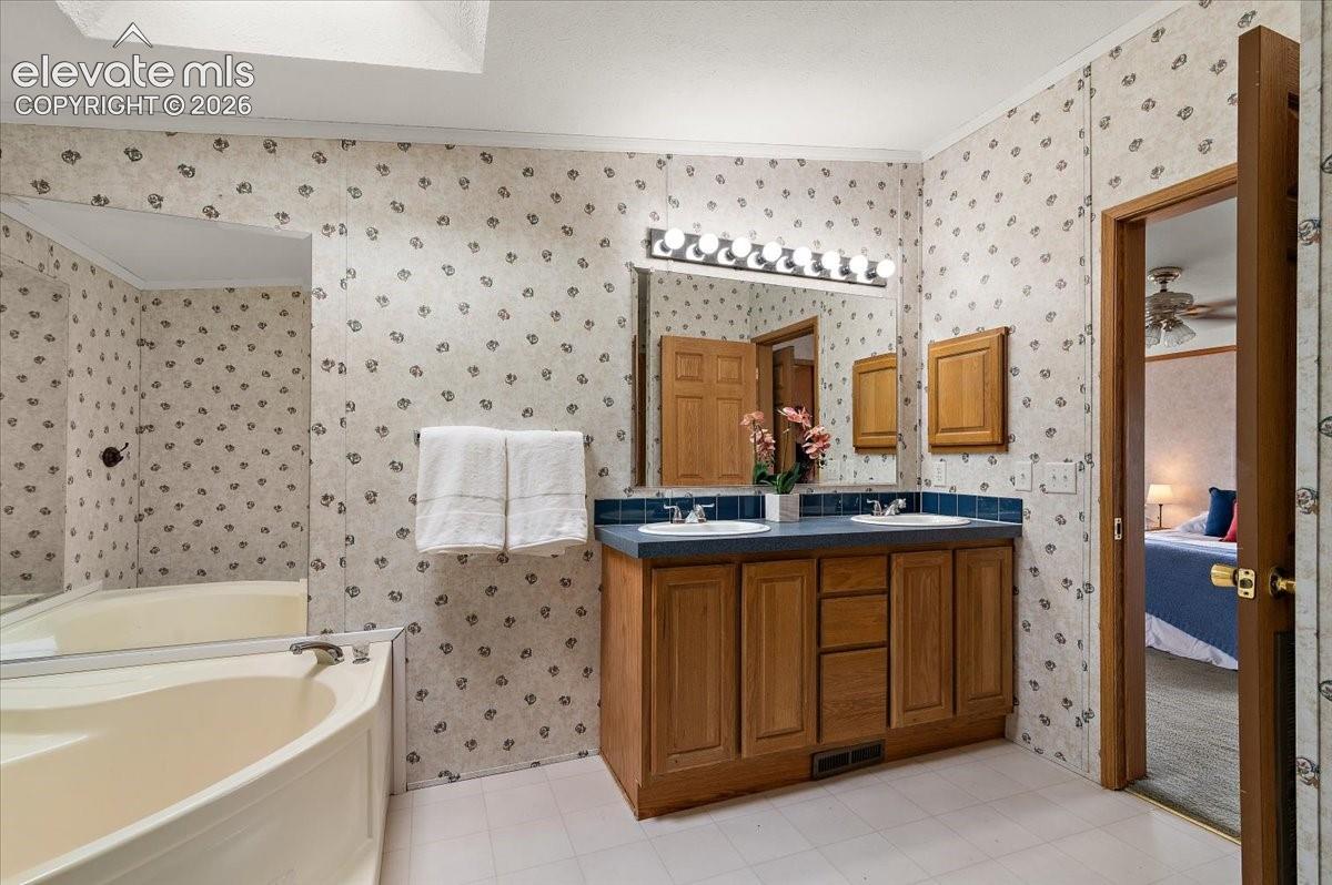 Listing photo 10 for 9735 Avenida Alegre Point