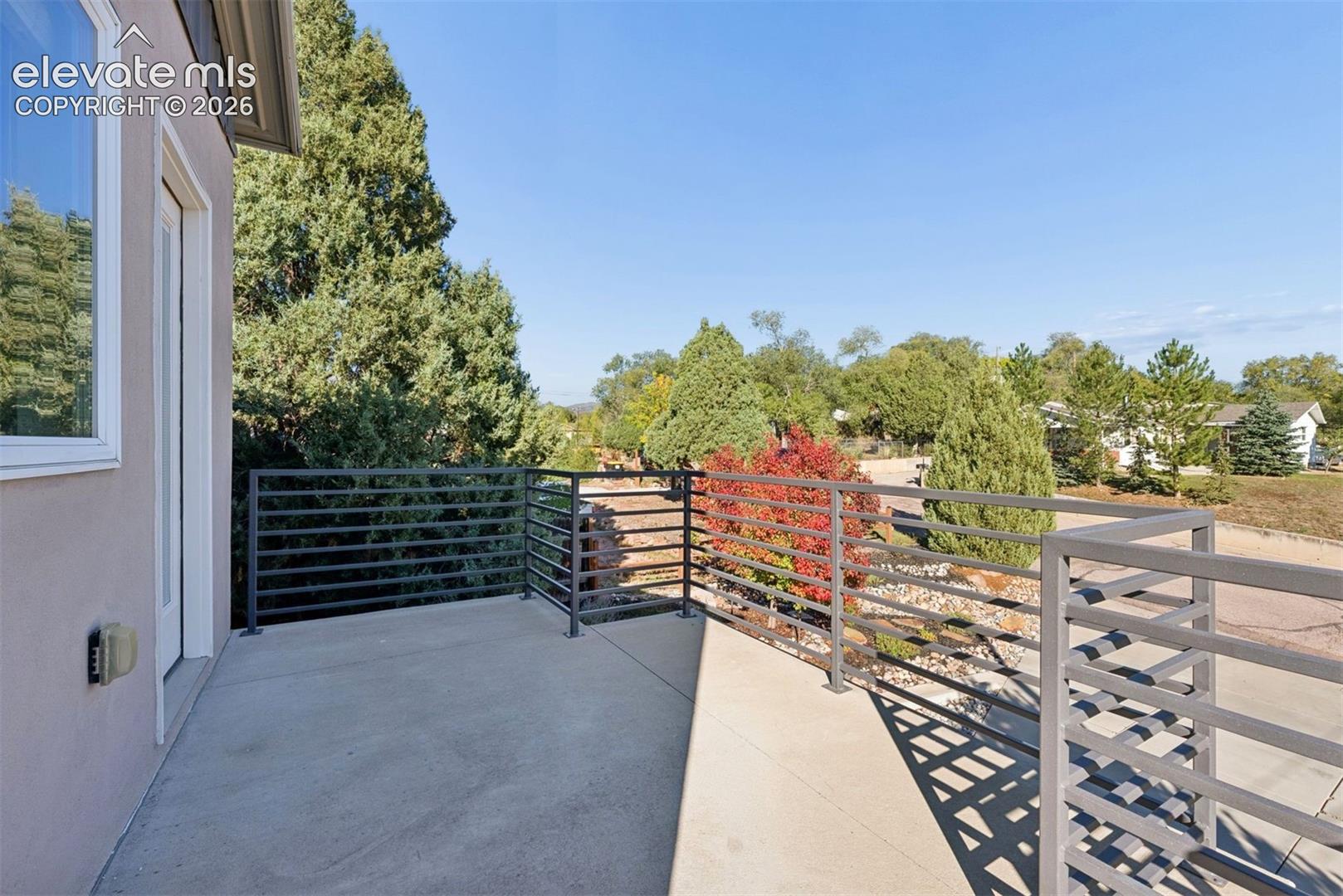 Listing photo 7 for 815 W Jefferson Street