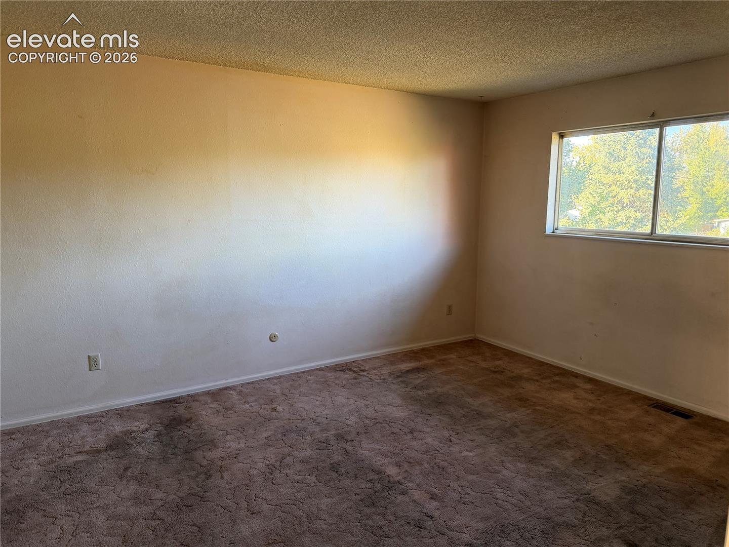 Listing photo 6 for 2548 Prescott Circle