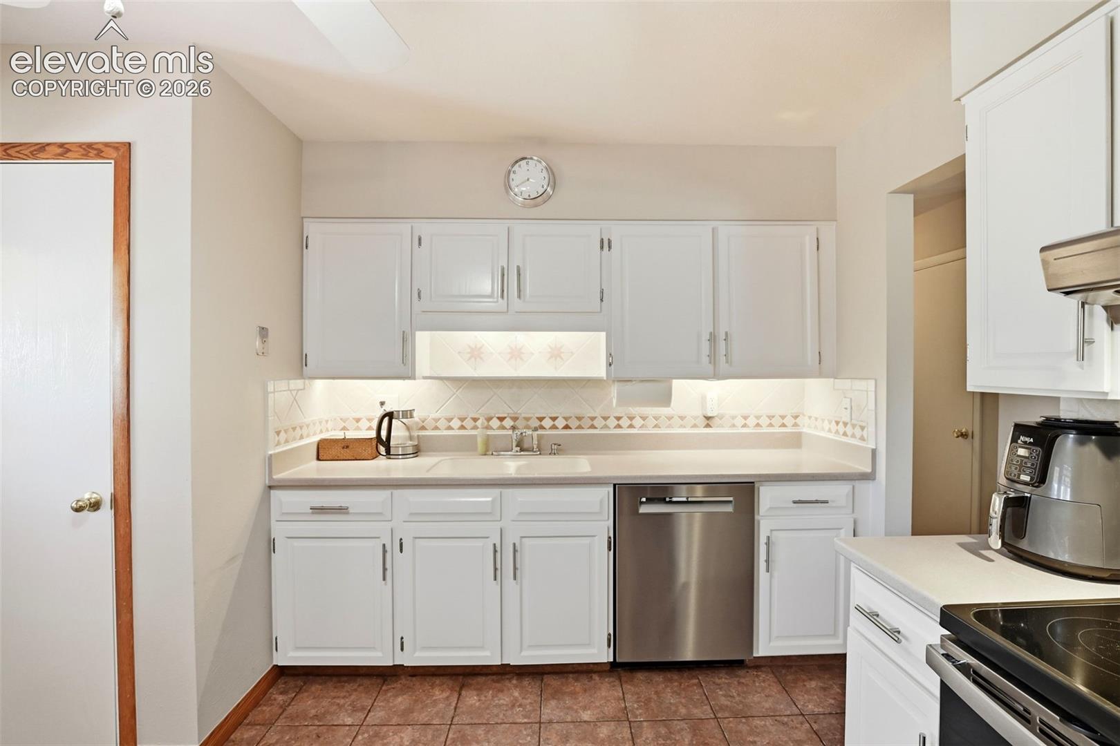 Listing photo 16 for 5275 Ladera Lane