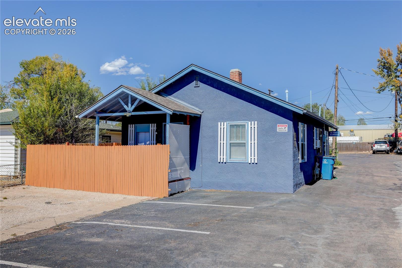 Listing photo 3 for 2382-B E Boulder Street