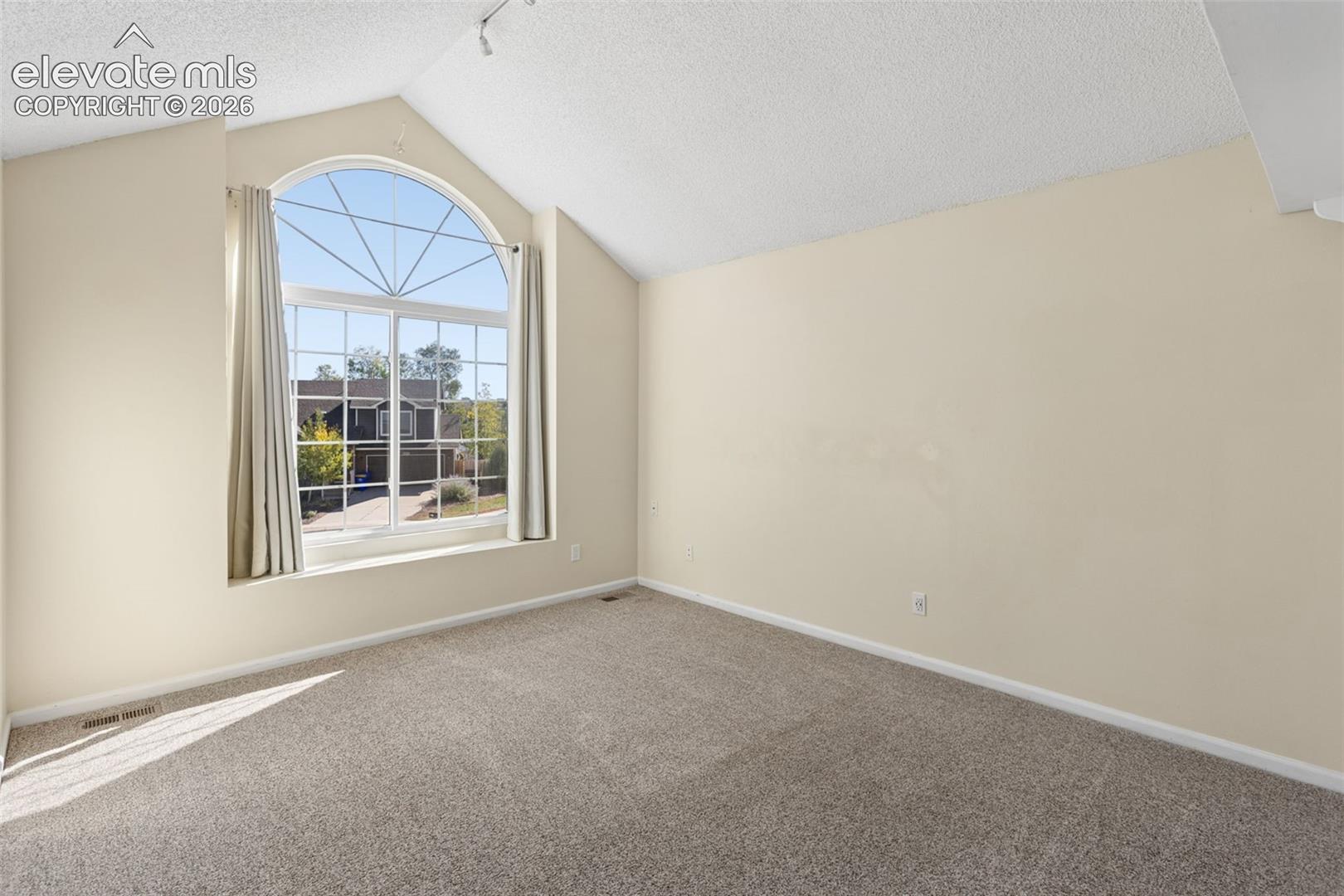 Listing photo 5 for 6420 Stonehedge Drive