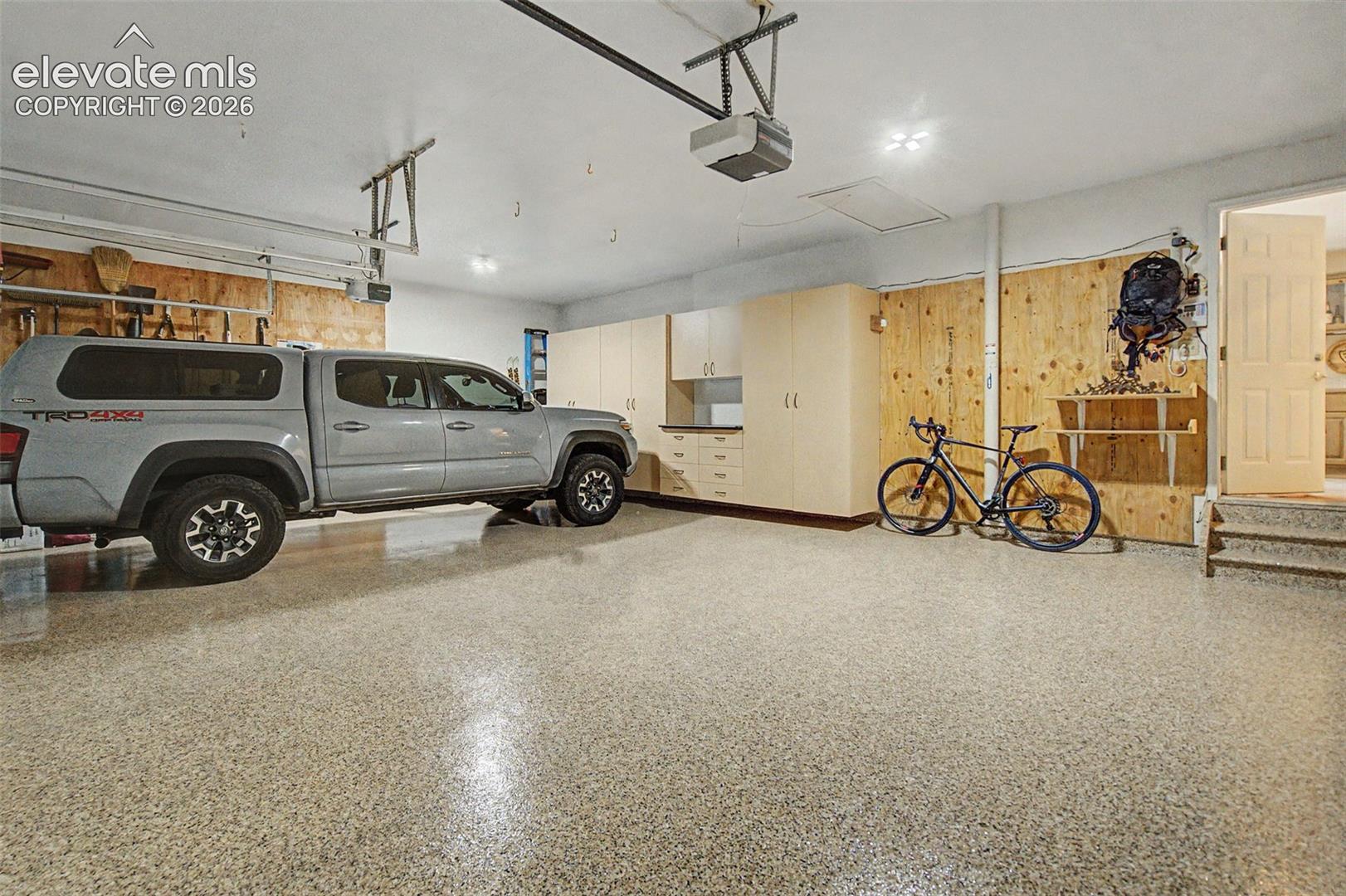 Listing photo 39 for 216 W Cheyenne Mountain Boulevard