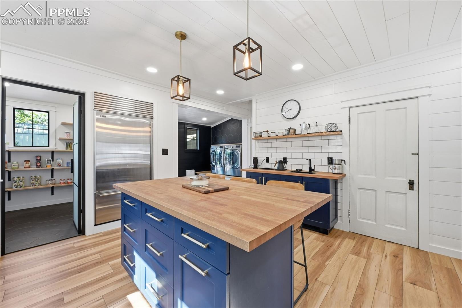 Listing photo 10 for 937 E Costilla Street