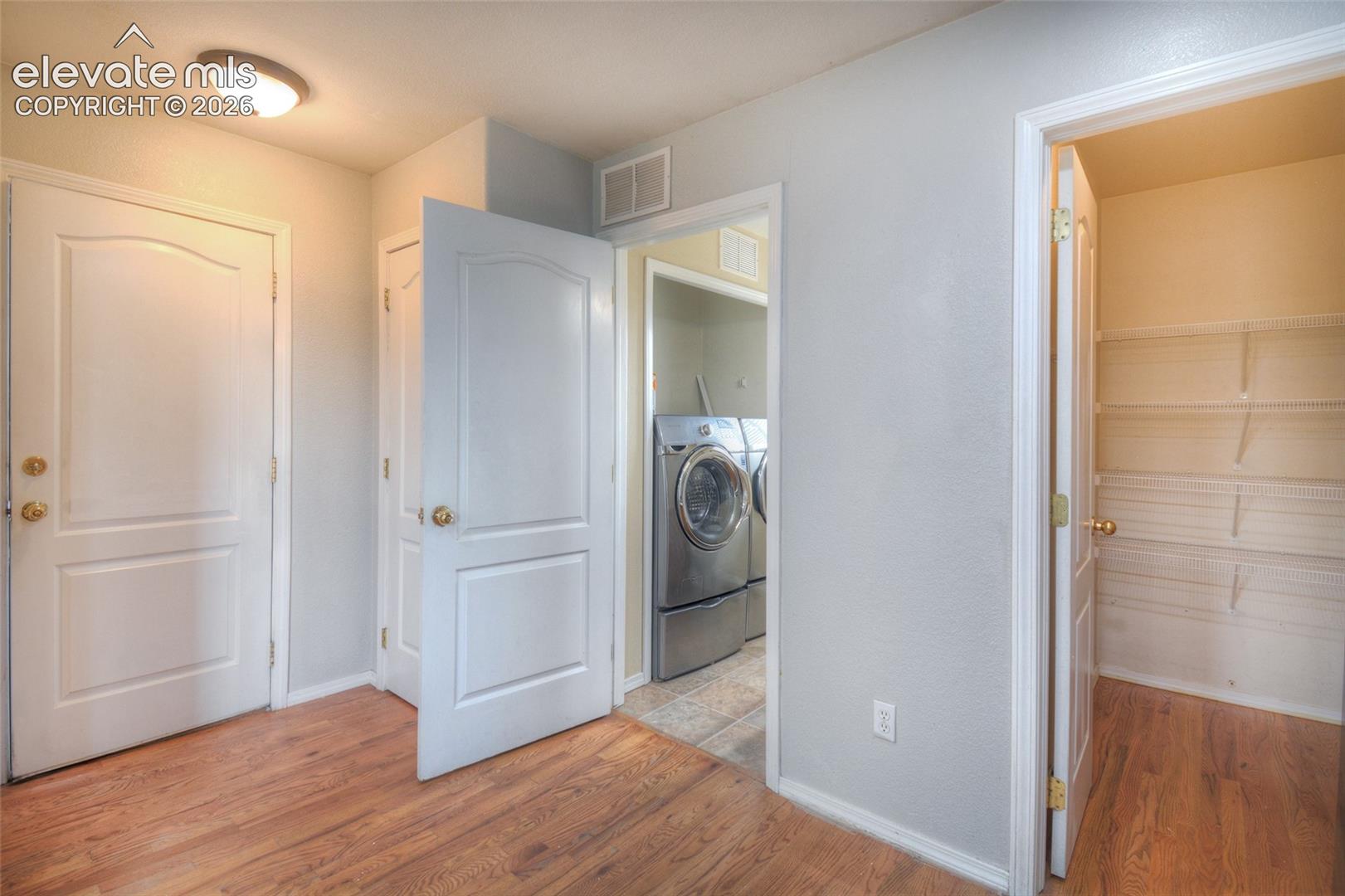 Listing photo 10 for 1042 Cailin Way