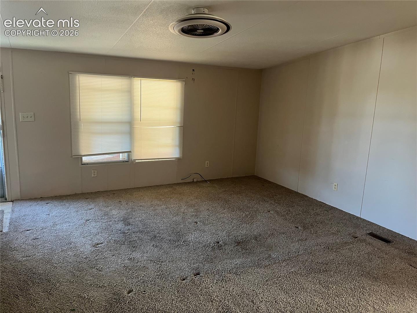 Listing photo 10 for 271 E Countryside Drive