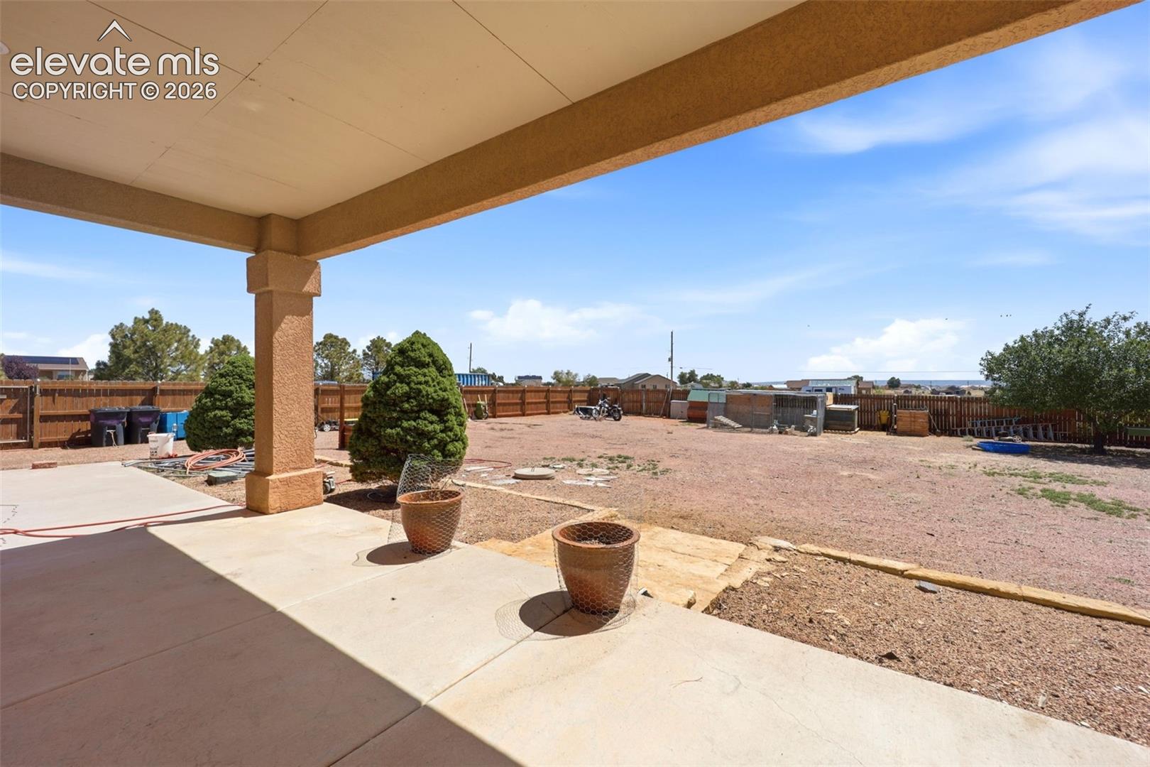 Listing photo 41 for 1286 N Ladonia Drive