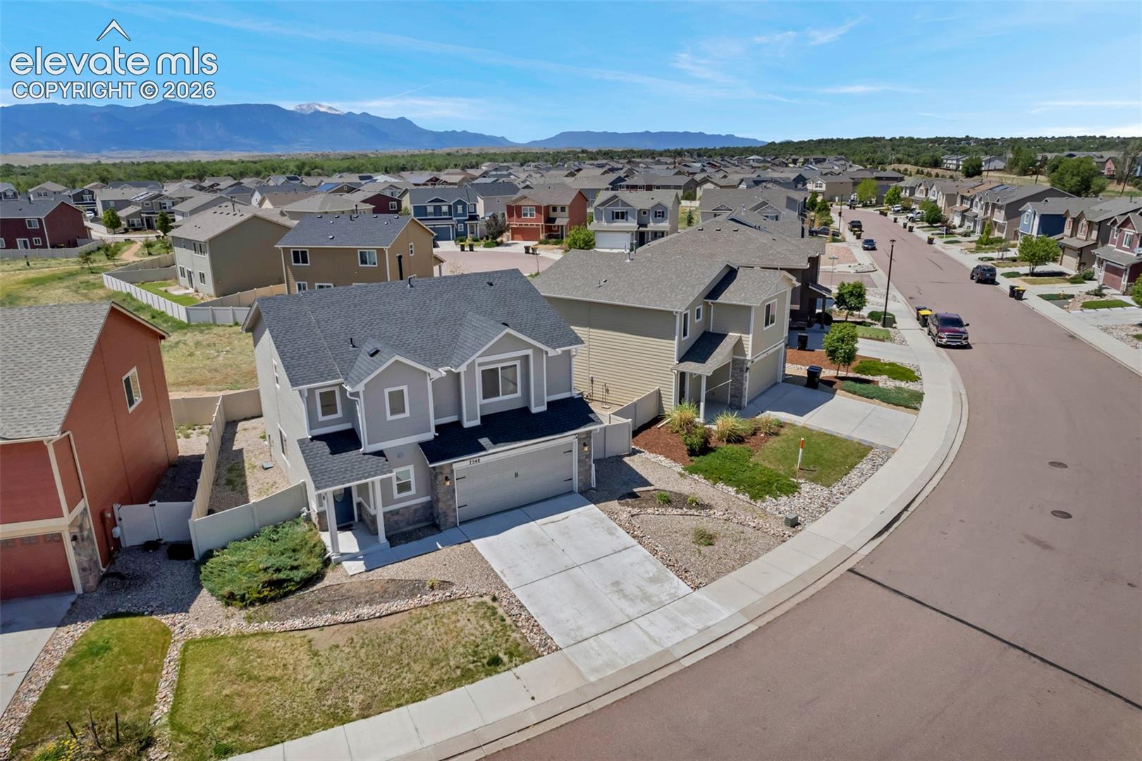 Listing photo 4 for 7548 Benecia Drive