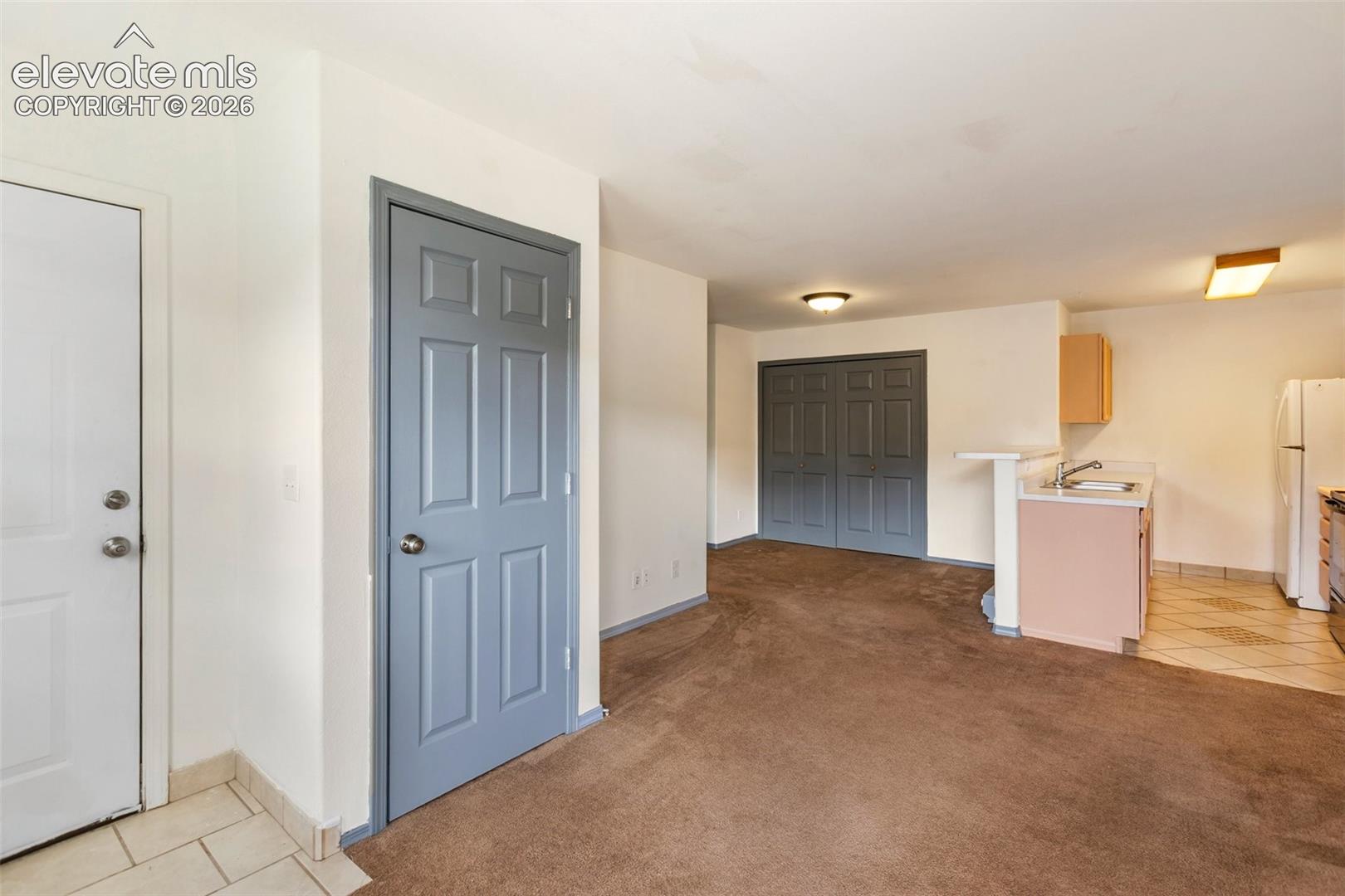 Listing photo 3 for 120 WHALEN Avenue 25 BLDG 1