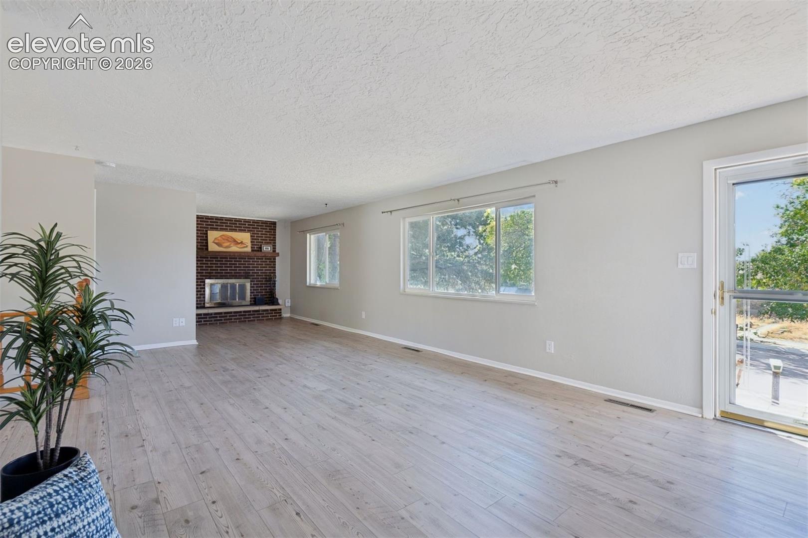 Listing photo 12 for 408 Elmwood Drive