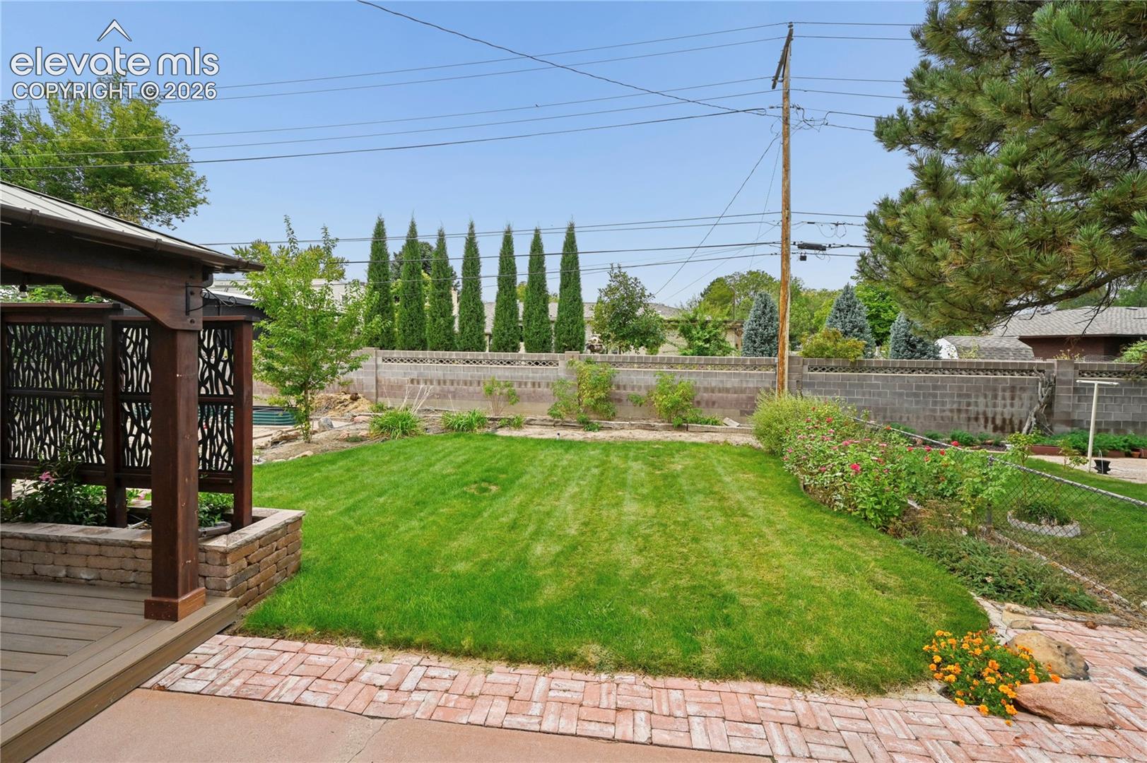 Listing photo 43 for 801 Westacres Avenue
