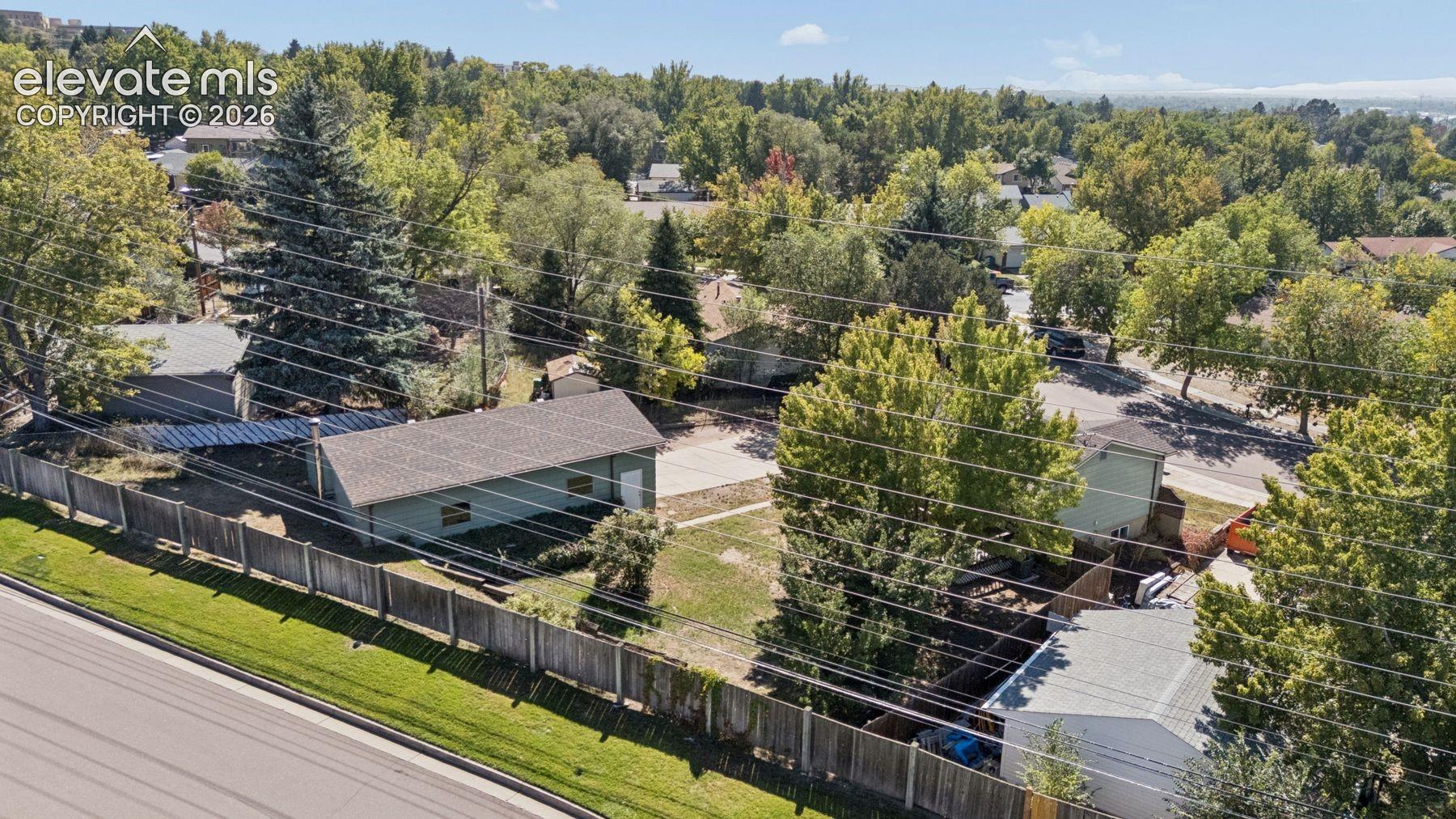 Listing photo 16 for 408 Elmwood Drive