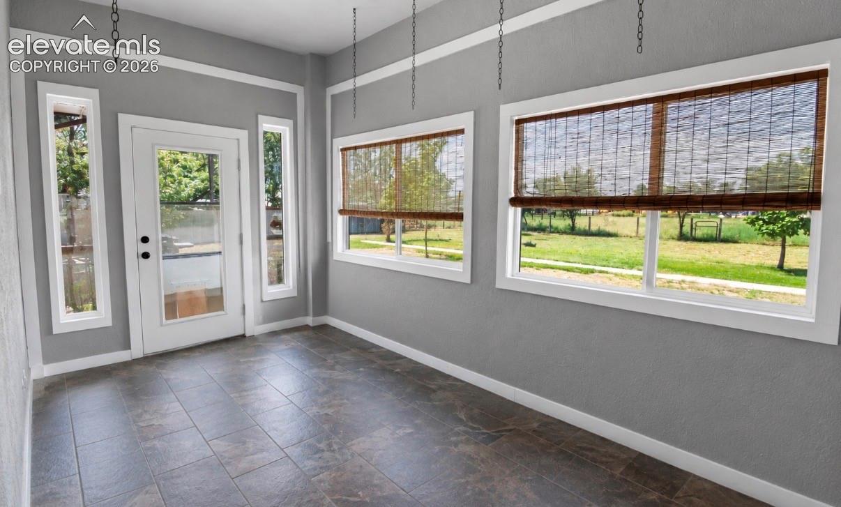 Listing photo 15 for 1615 28th Lane