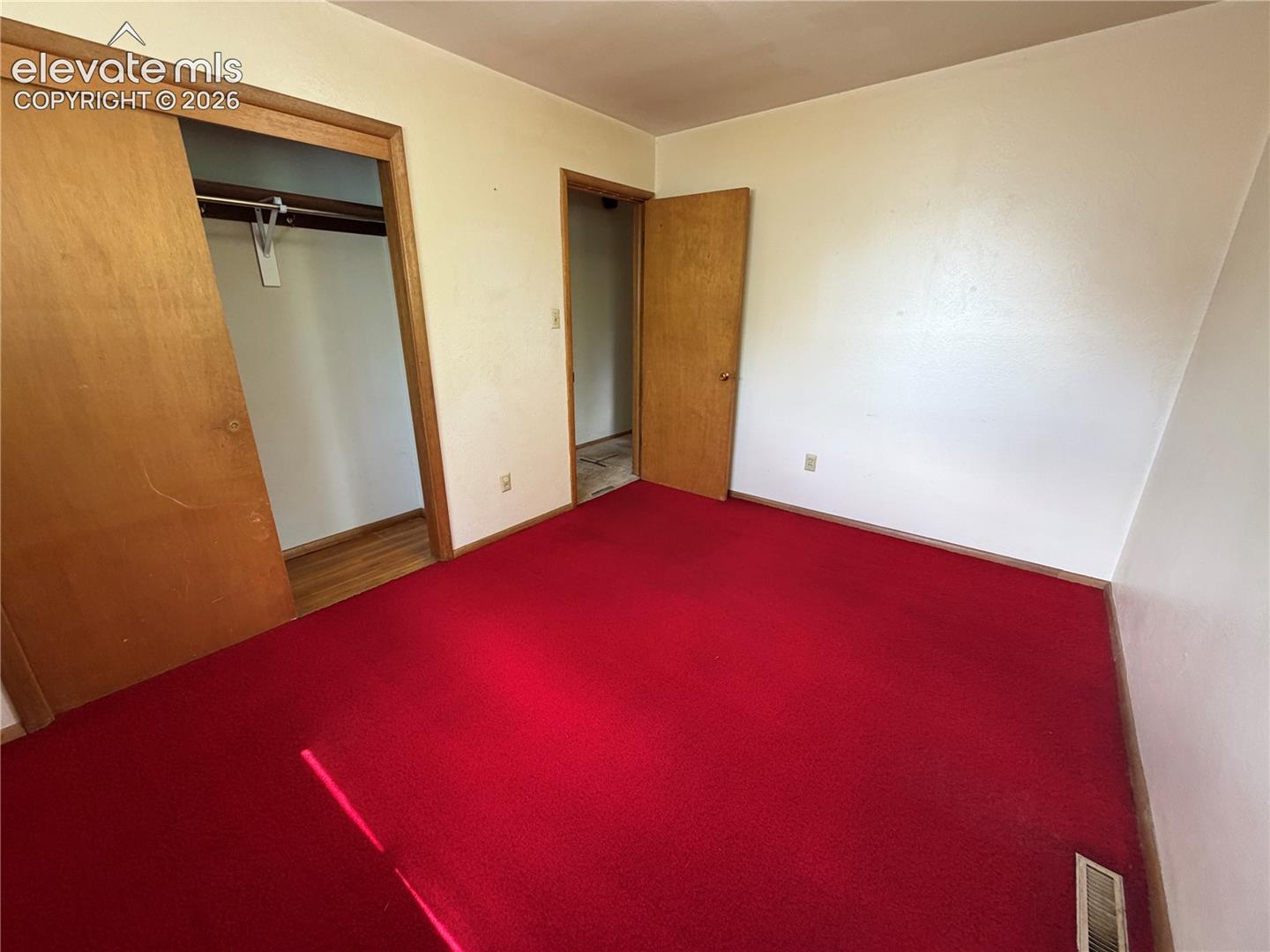 Listing photo 13 for 2239 Drakestone Drive
