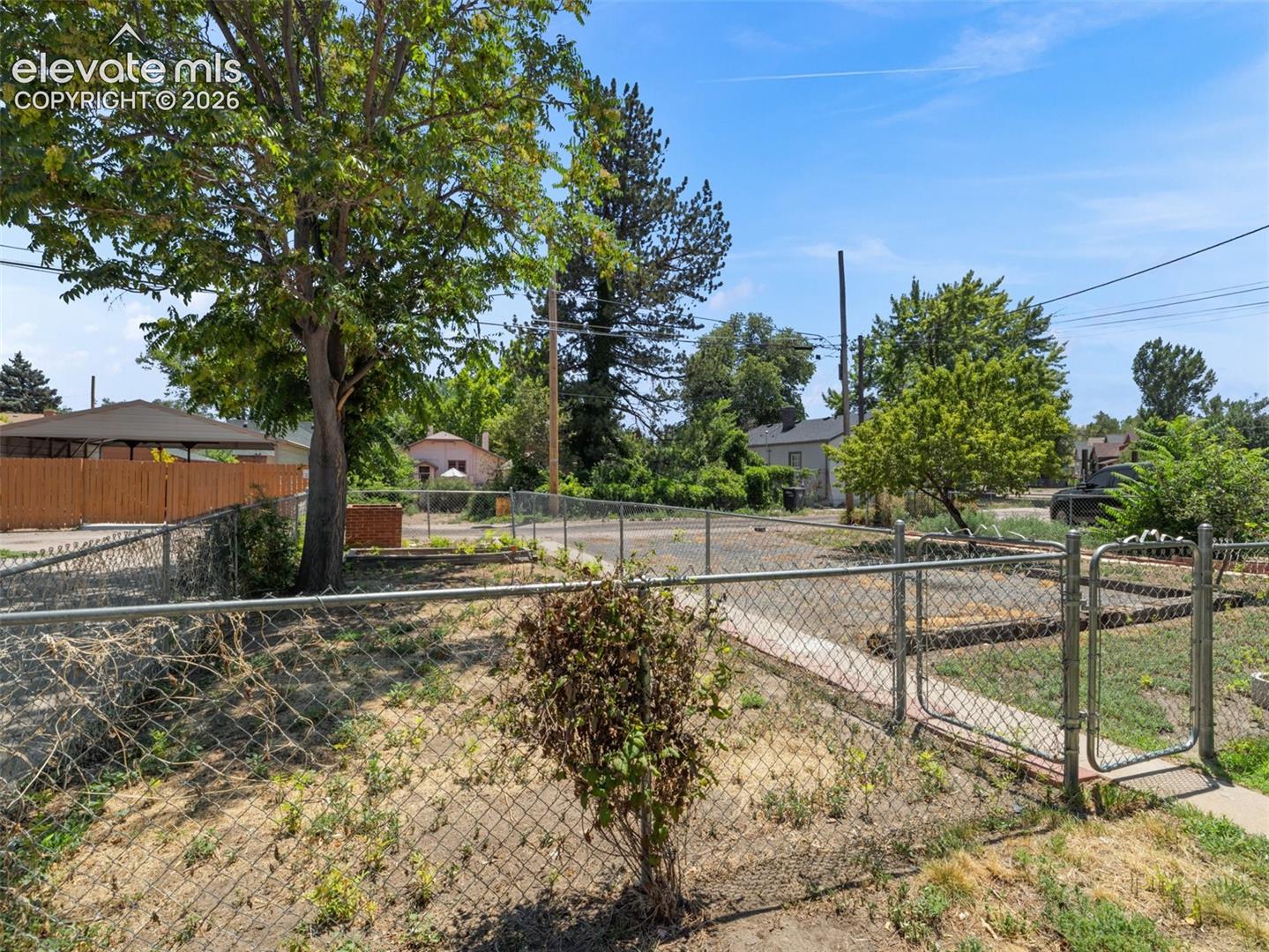 Listing photo 6 for 626 Jackson Street