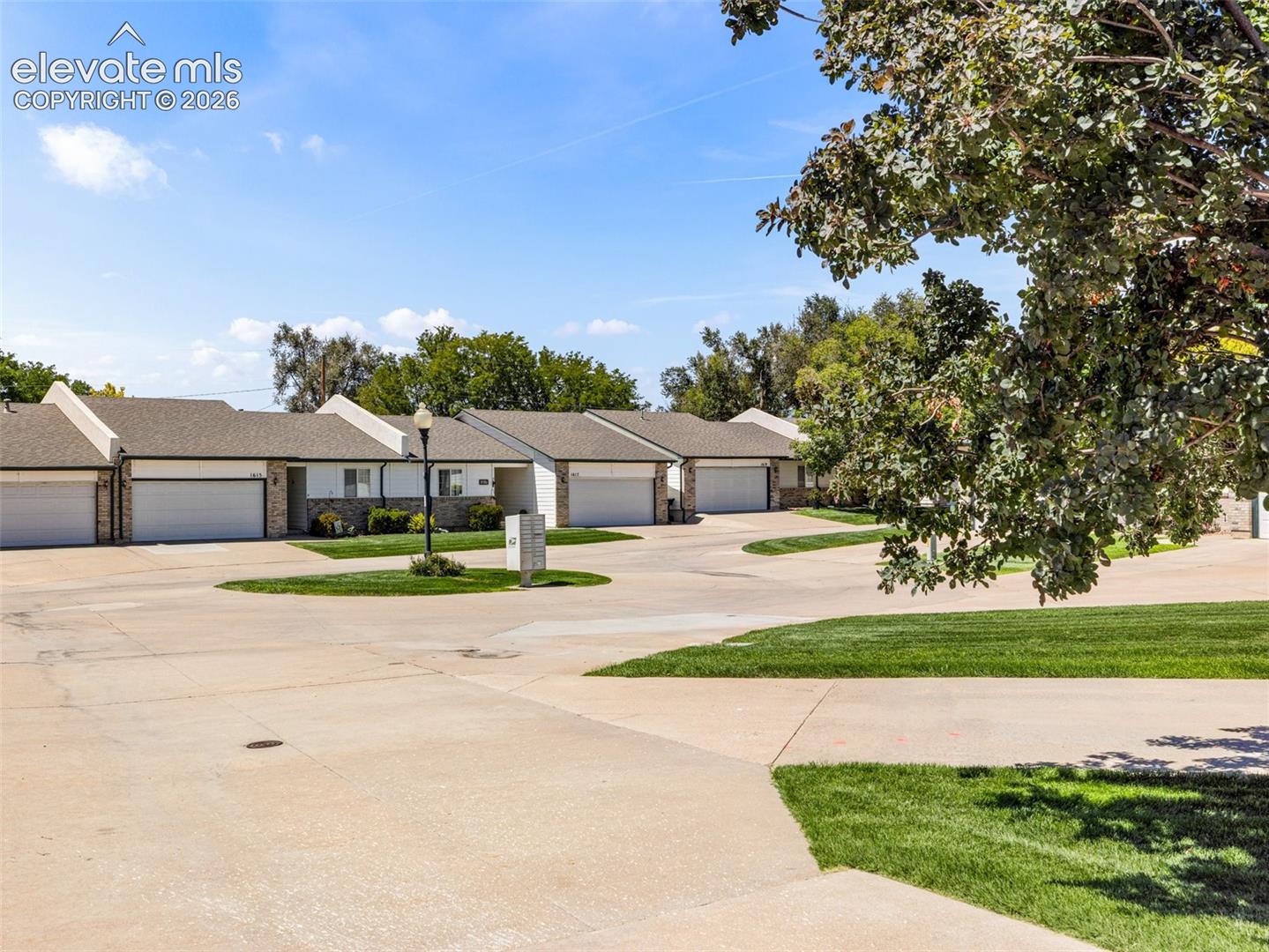 Listing photo 8 for 1600 Horseshoe Place