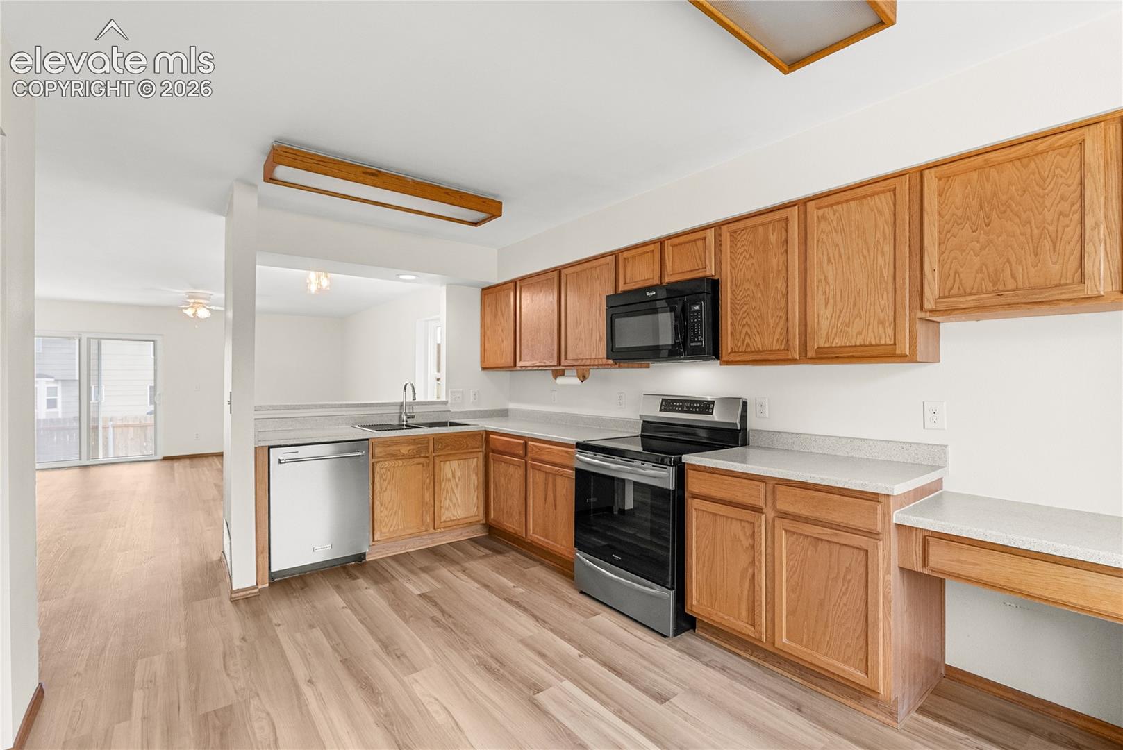 Listing photo 7 for 890 N Candlestar Loop